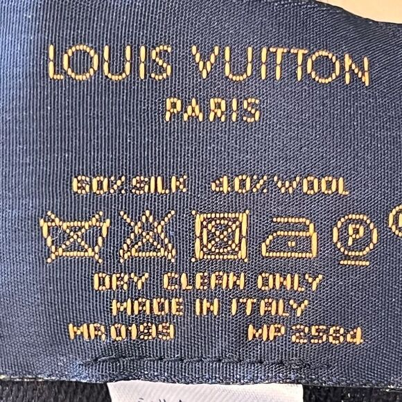 Louis Vuitton Airline Patches Scarf Shawl - Picture 7 of 7